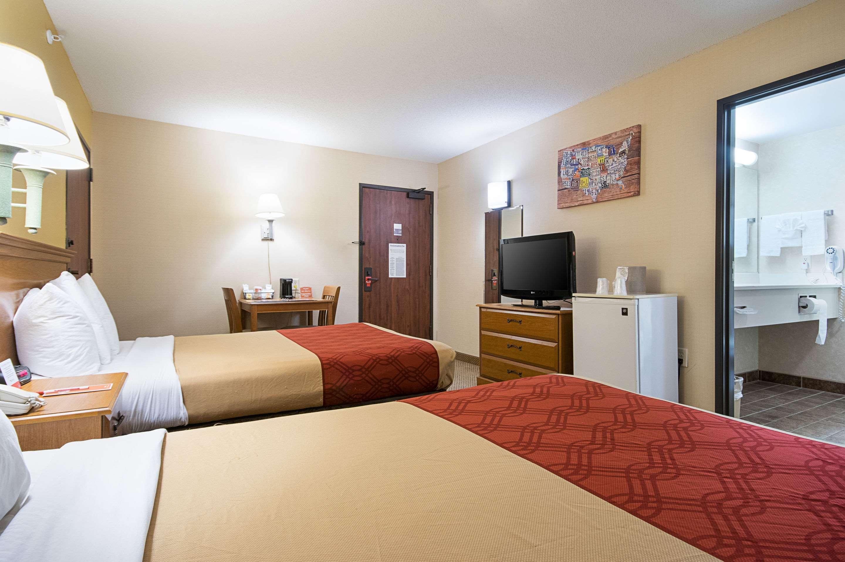 Econo Lodge Hadley Near University Exterior foto