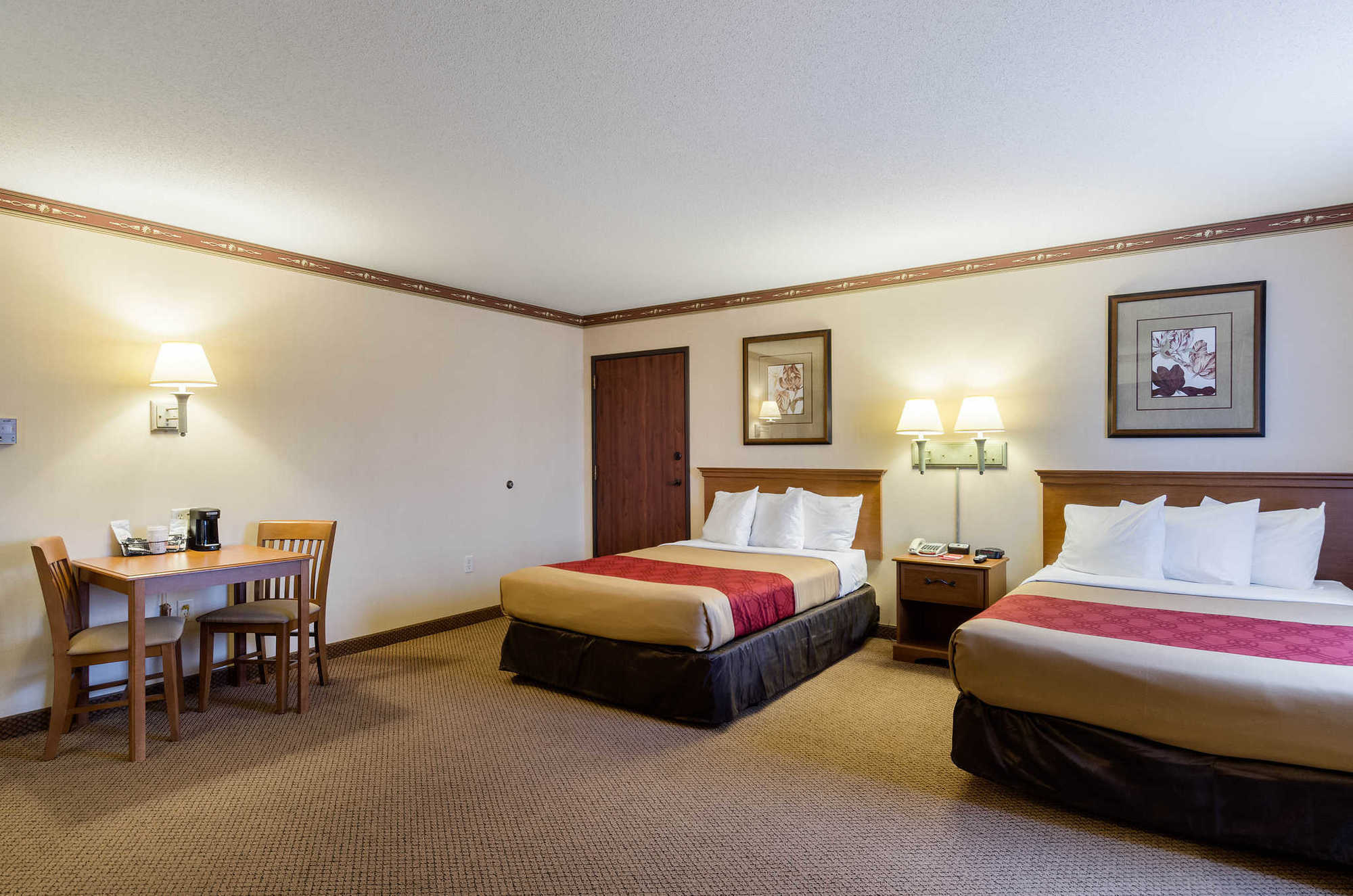 Econo Lodge Hadley Near University Zimmer foto